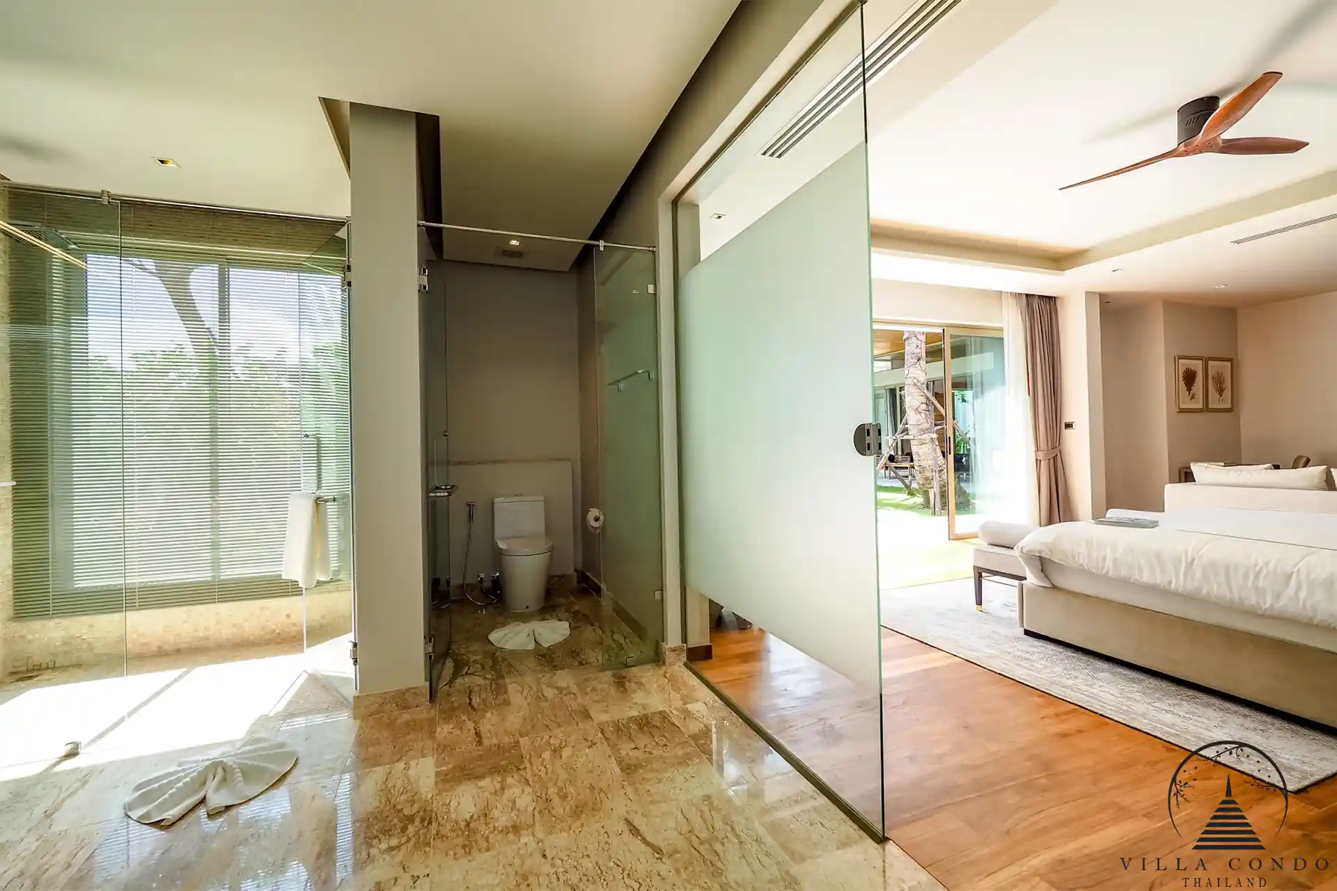 Luxurious Bathroom at Botanica Hillside