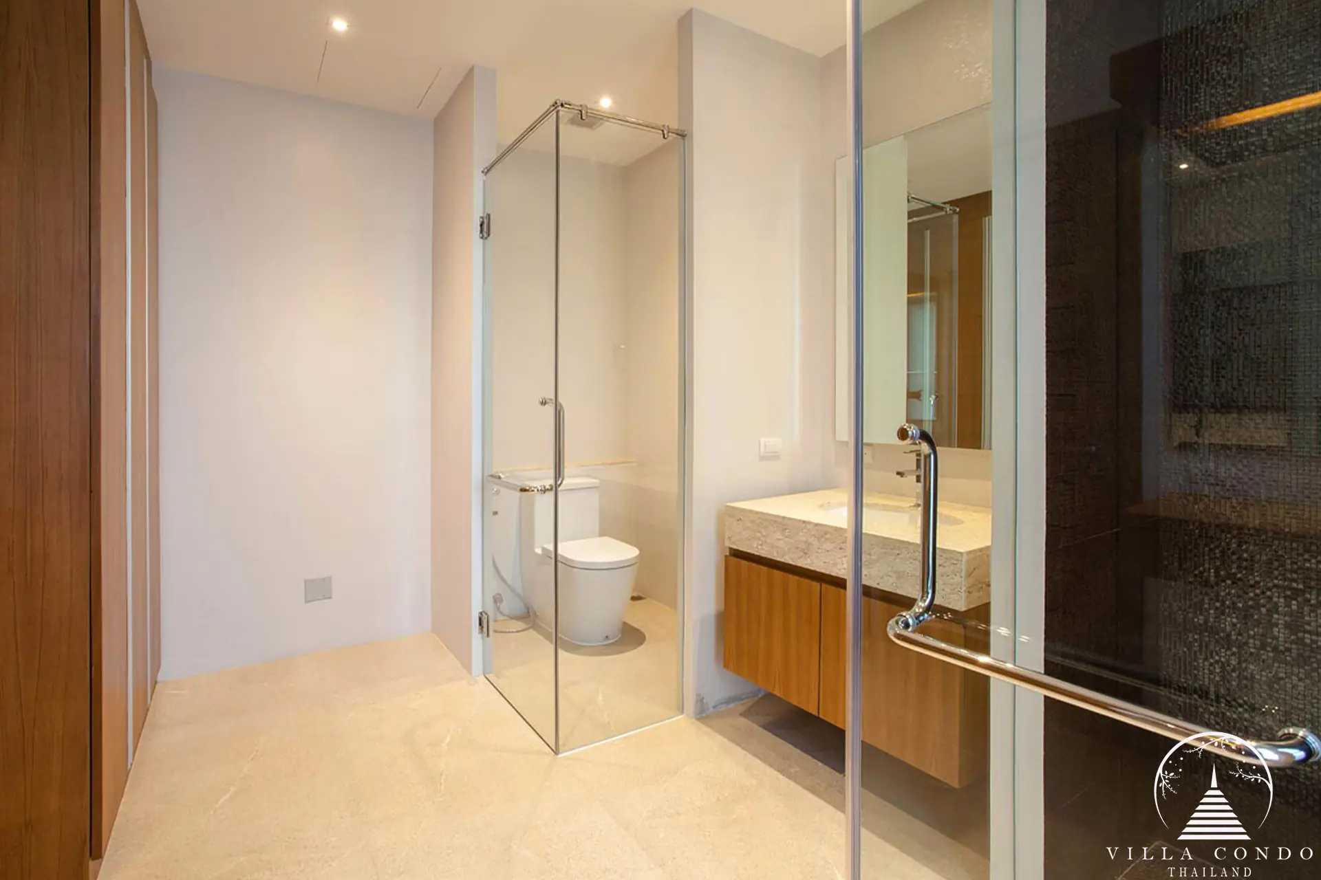 Luxurious Bathroom at Botanica Lakeside