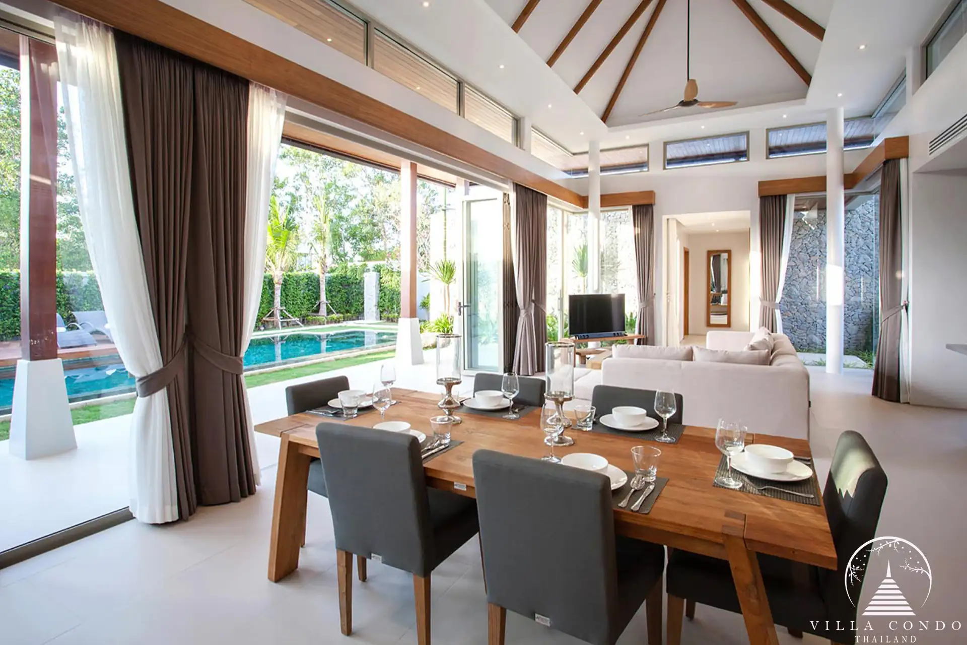 Elegant Dining Area at Botanica Lakeside