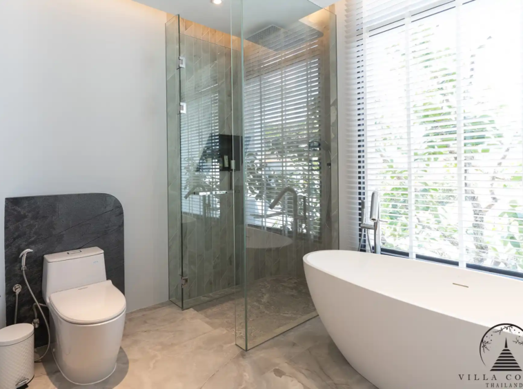 Luxurious Bathroom at Botanica Ocean Valley