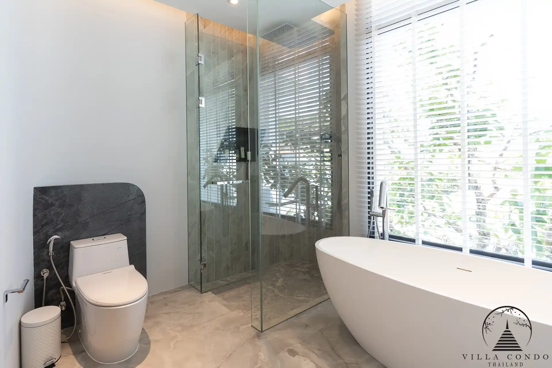 Luxurious Bathroom at Botanica Ocean Valley