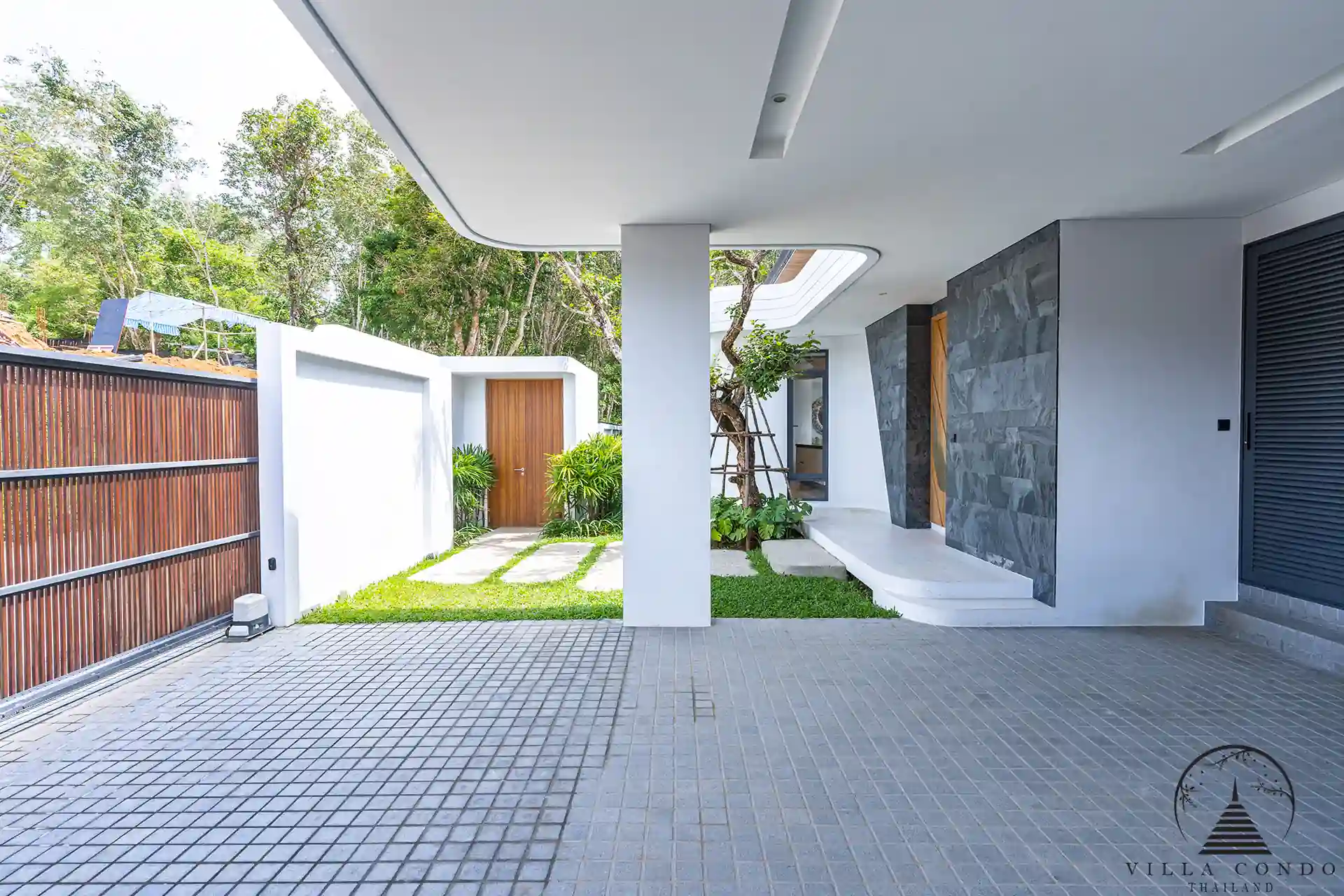 Convenient Private Parking at Botanica Ocean Valley
