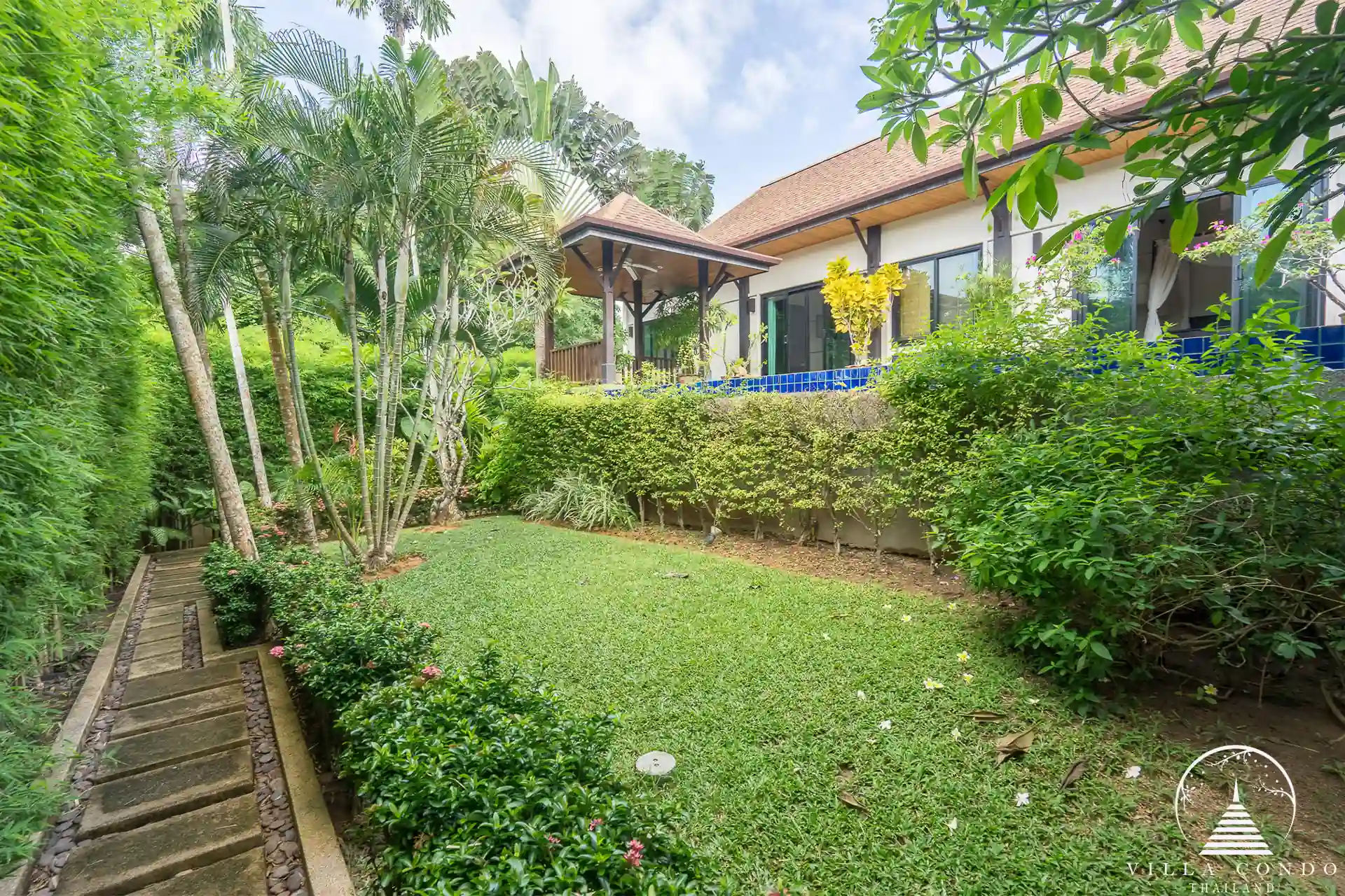 Thai Style 5-Bedroom Pool Villa near Nai harn Beach