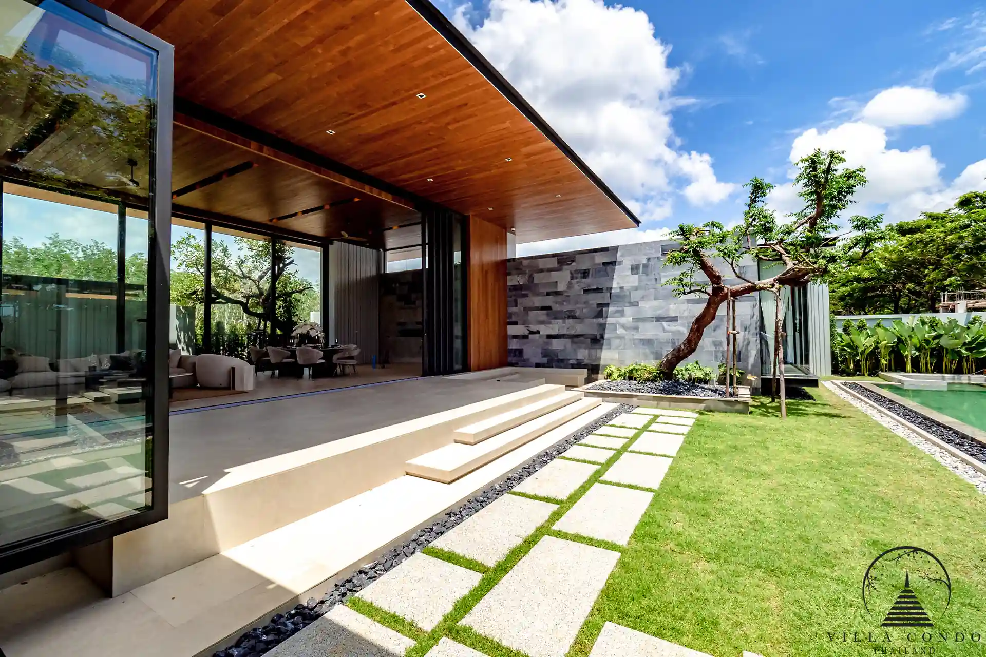 Exterior View of Botanica Foresta 2