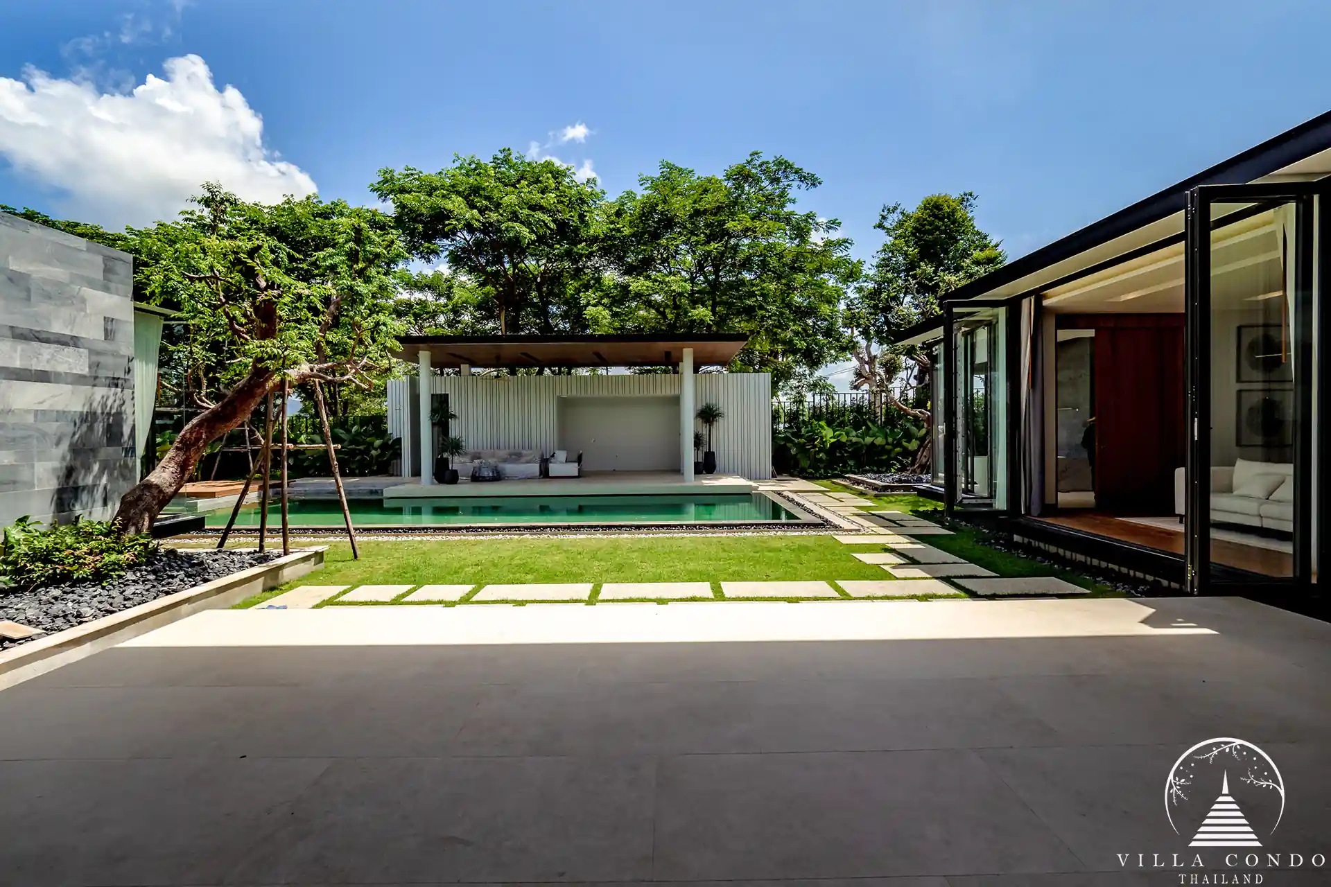 Exterior View of Botanica Foresta 2