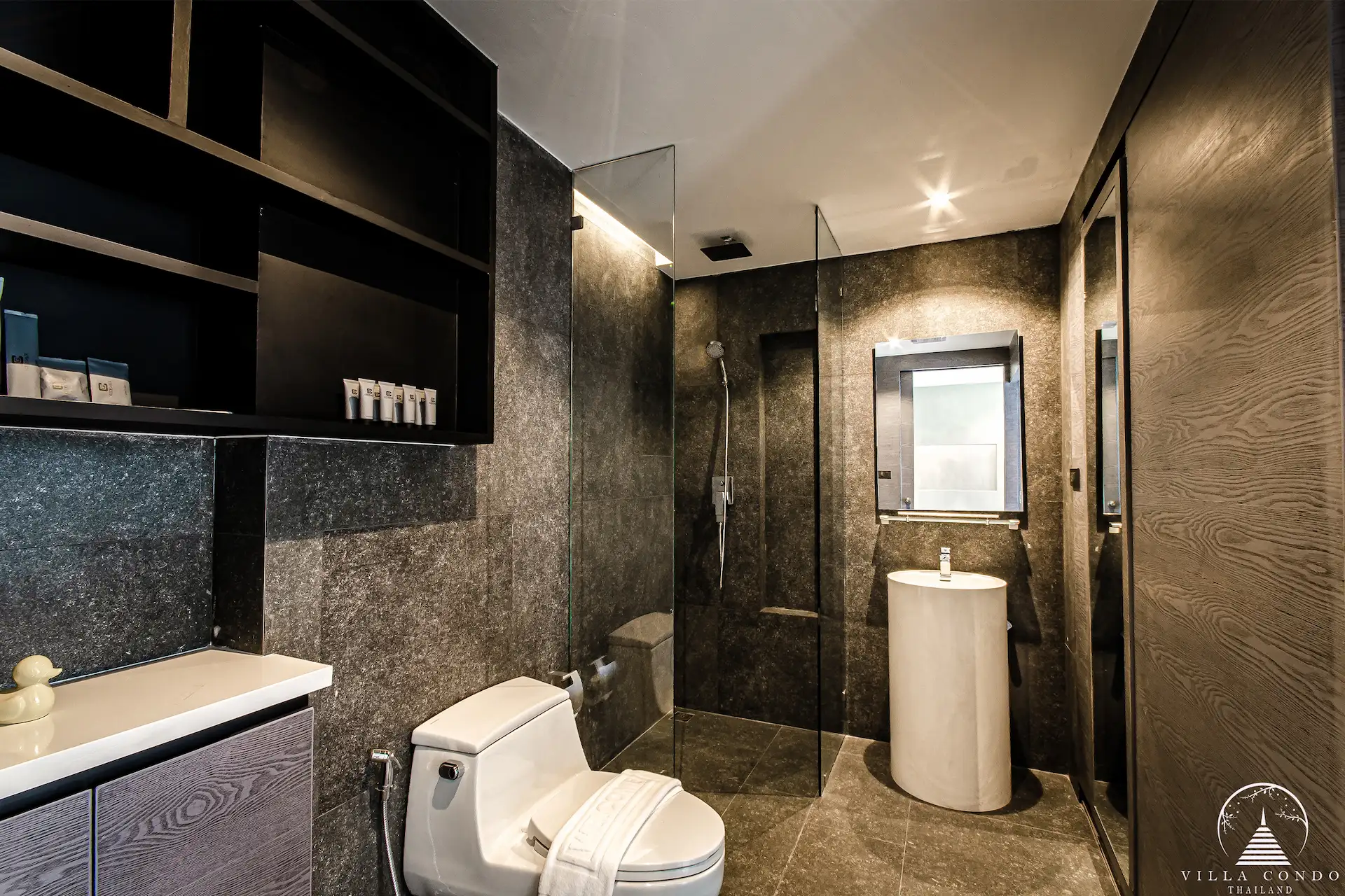 Luxurious Bathroom at Citygate Kamala