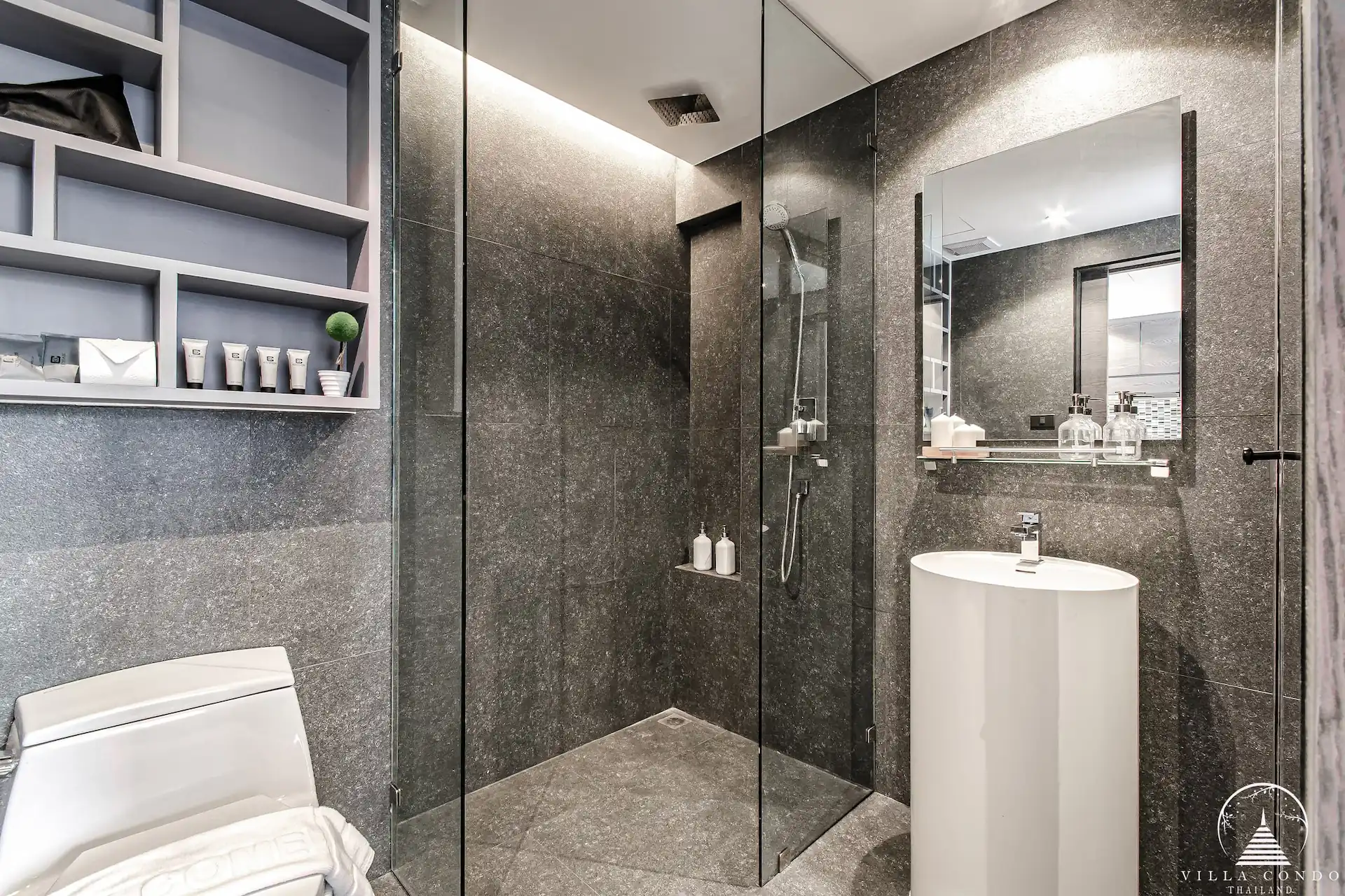 Luxurious Bathroom at Citygate Kamala