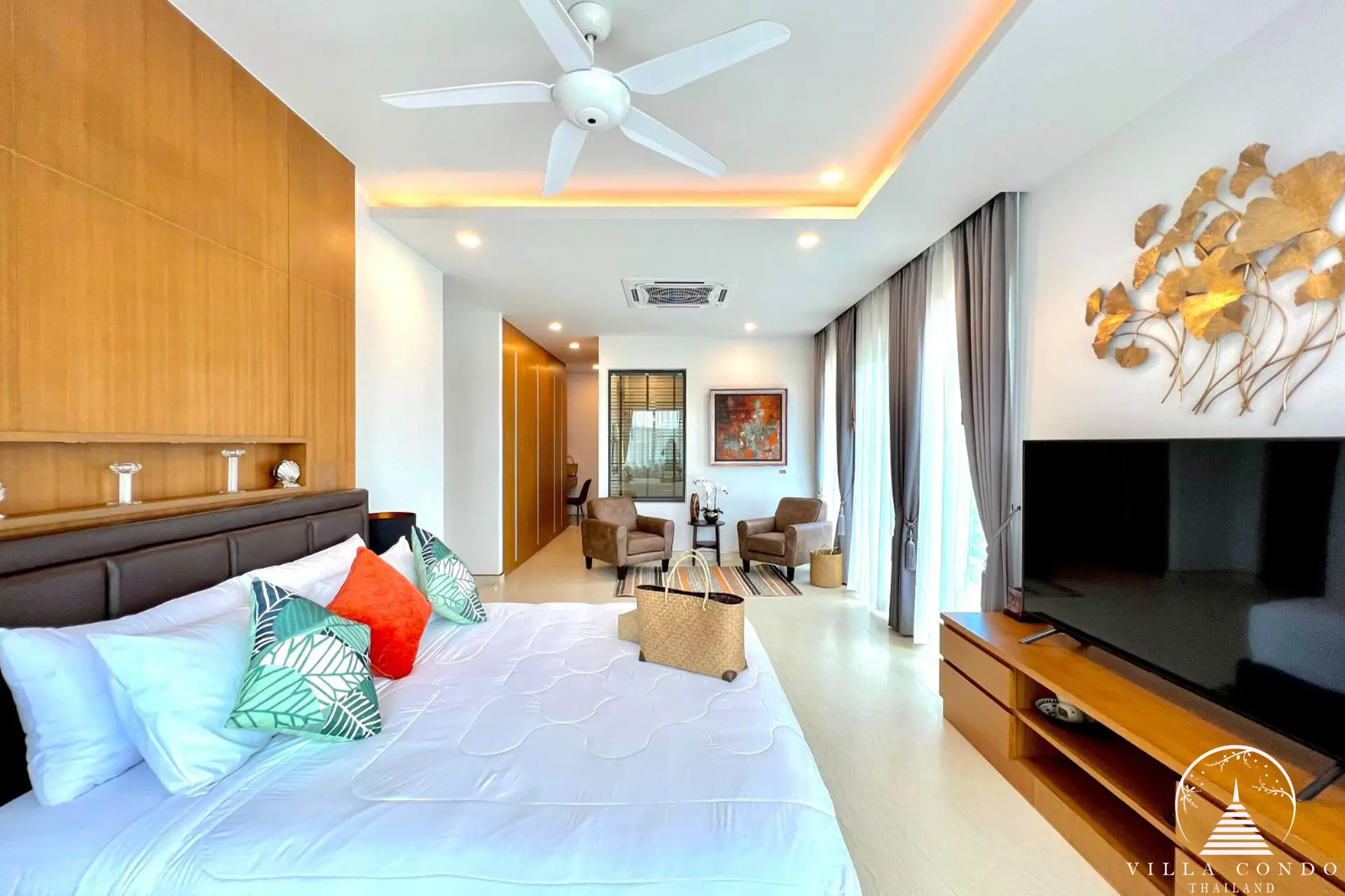 Ameen House Master Bedroom Master bedroom with elegant furnishings in Ameen House