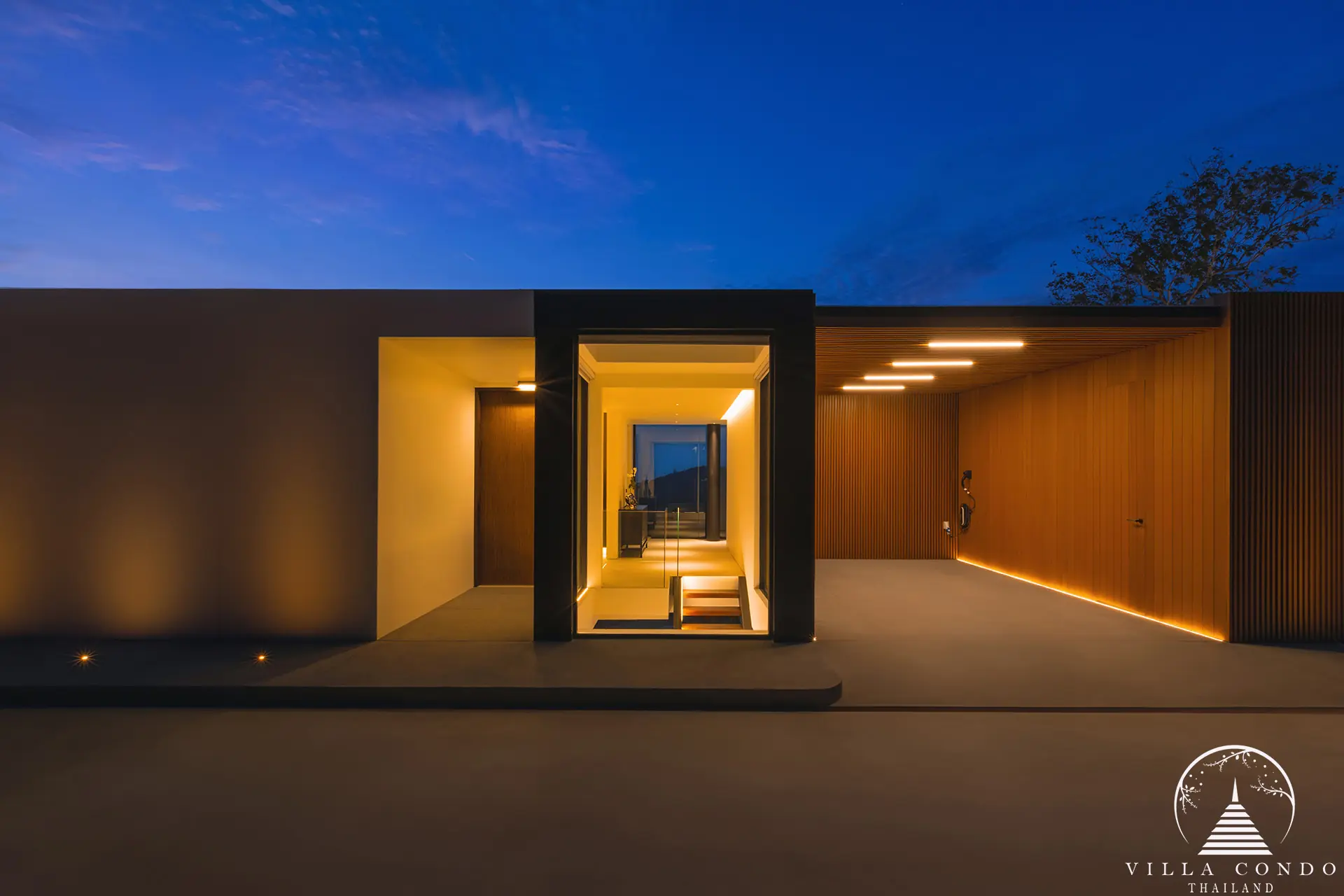 Grand entrance of ISOLA II villa