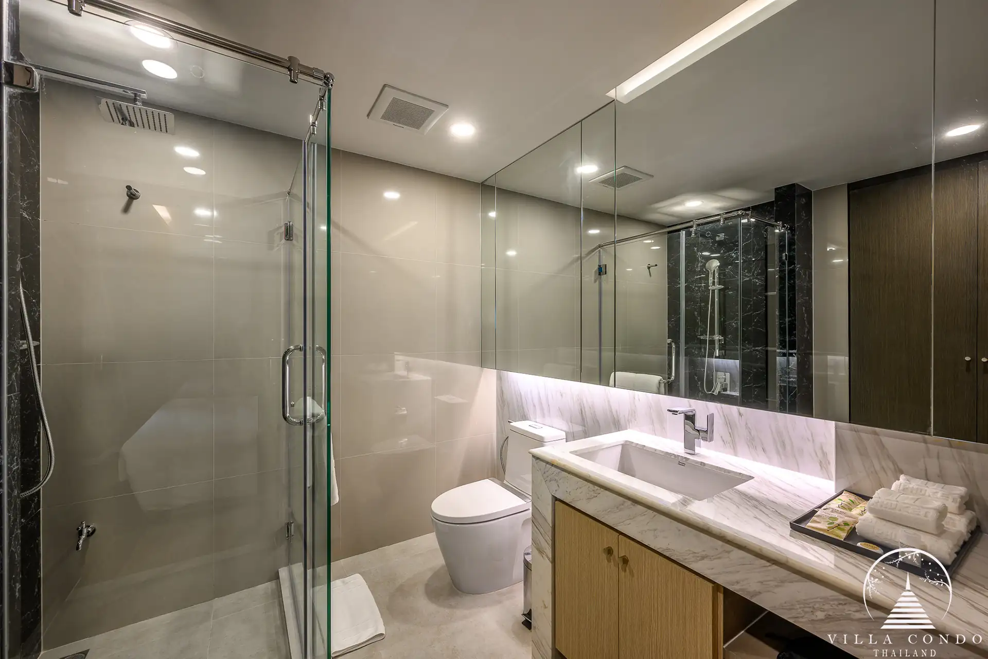 Modern bathroom amenities in Panora Sea View Condominium.