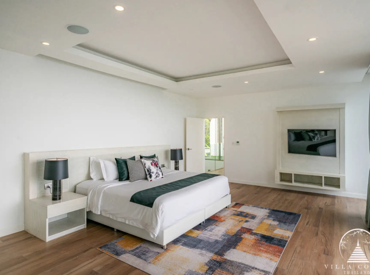 Master bedroom at Silver Moon Cape Amarin Kamala Headland