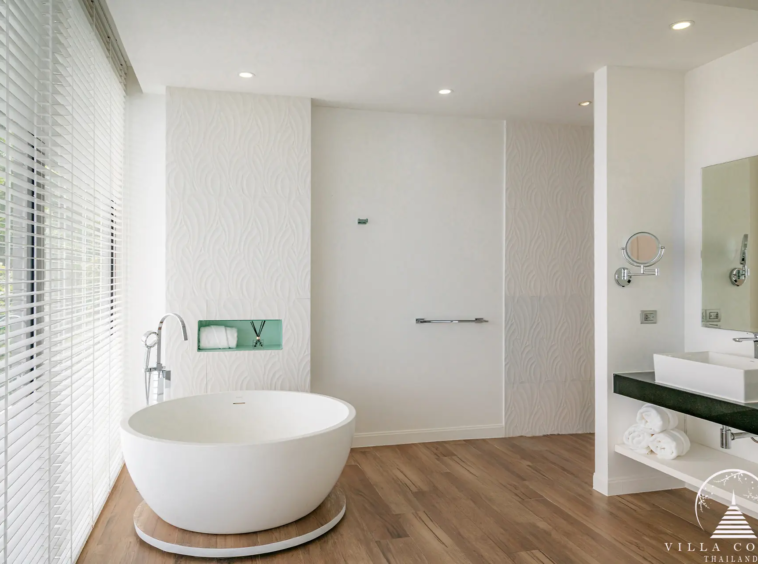 Master bathroom at Silver Moon Kamala Headland