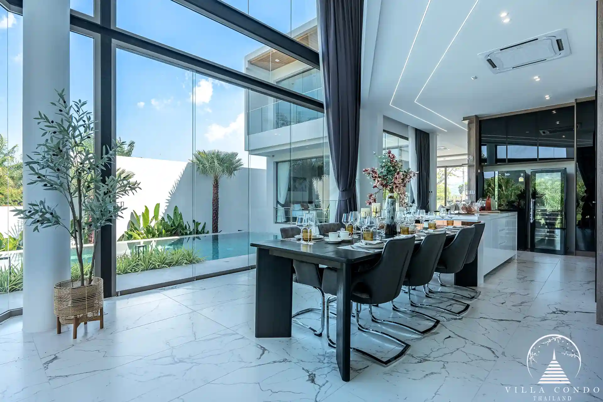Elegant dining area in The PRIVA Golf Course Villa.