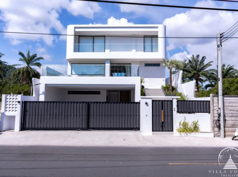 Grand entrance of The PRIVA Golf Course Villa.