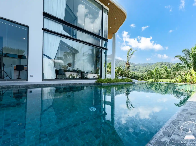 Private swimming pool with pool terrace in The PRIVA Golf Course Villa.