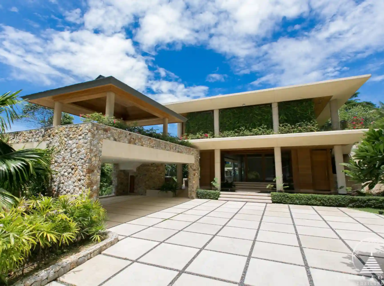 Grand entrance of Villa Cascade Kamala Headland.