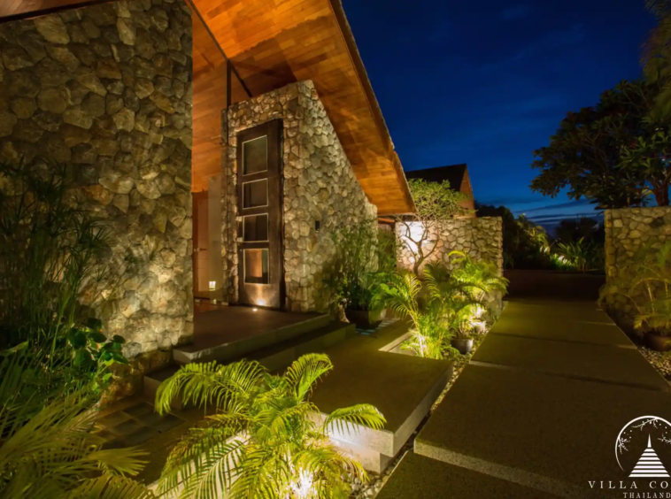 Entrance of Villa Hale Malia Kamala