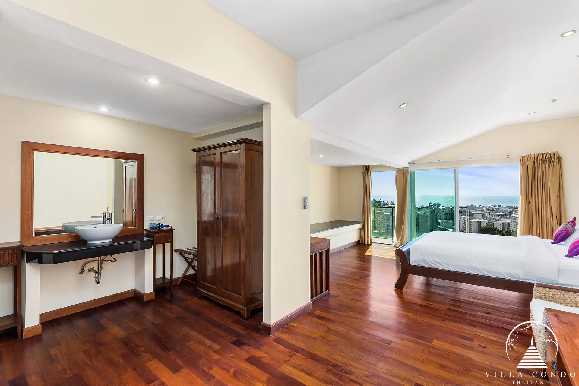Luxurious Bedroom in Villa Yoosook Patong