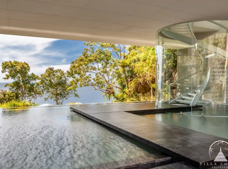 Outdoor lounge area at Villa Mayavee with panoramic views