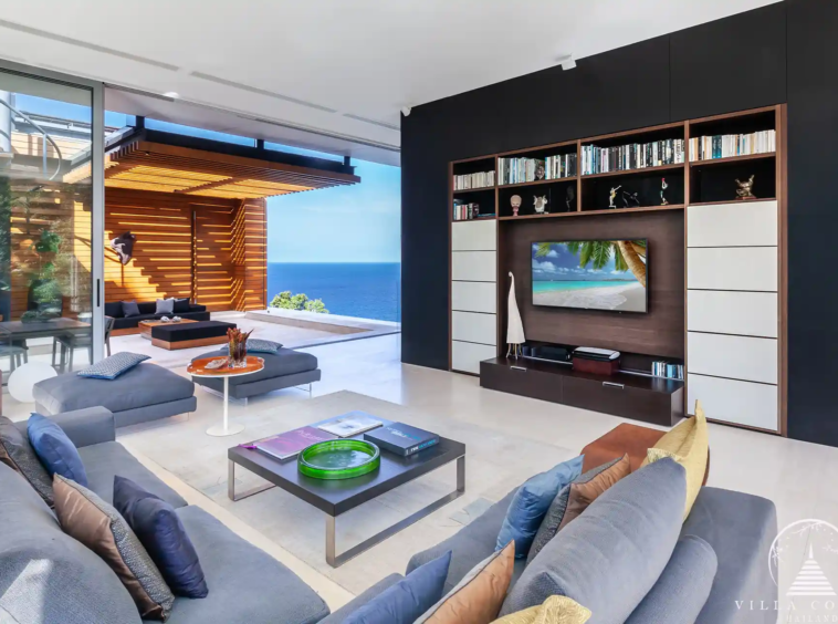 Spacious living area in Villa Mayavee with ocean view