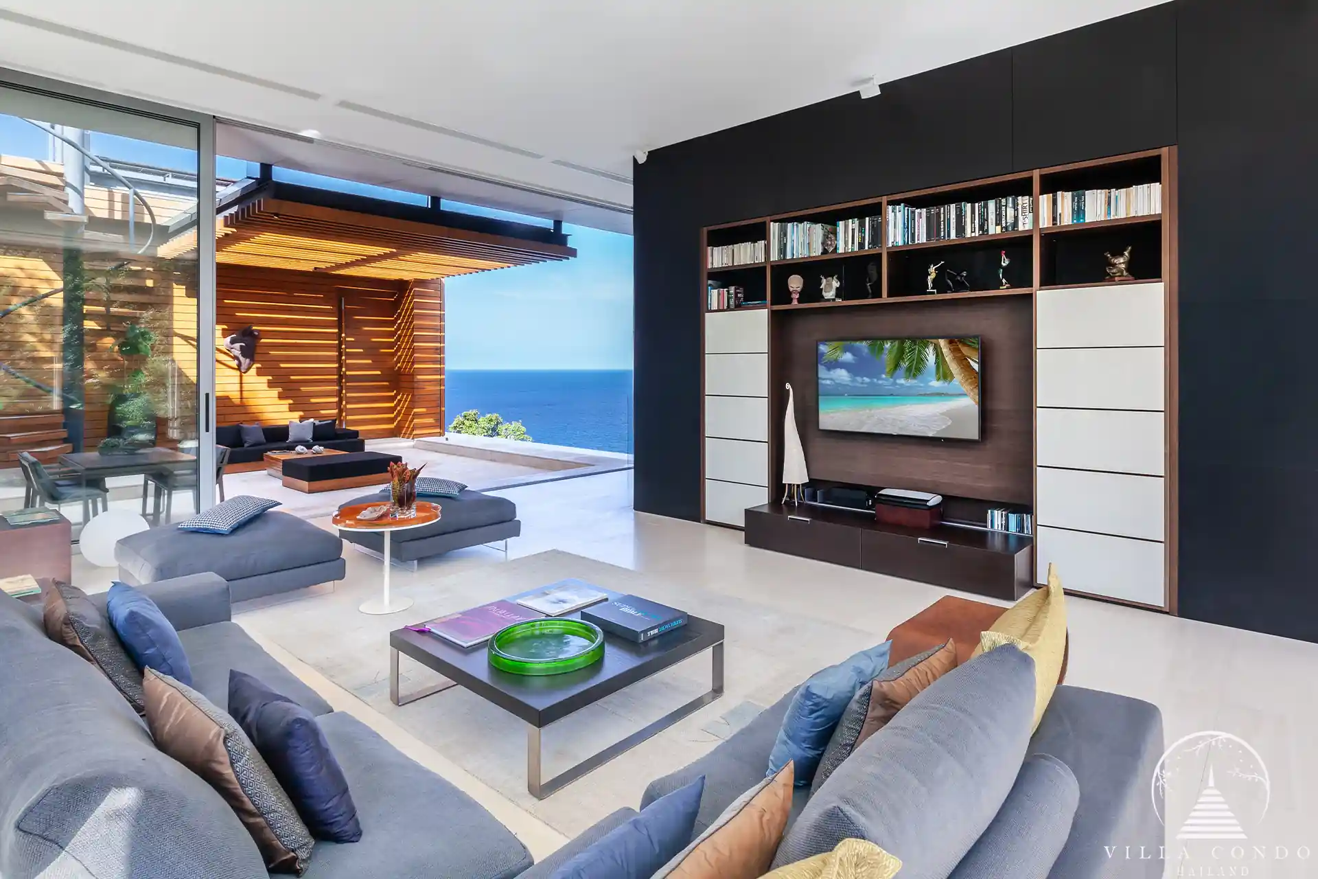 Spacious living area in Villa Mayavee with ocean view