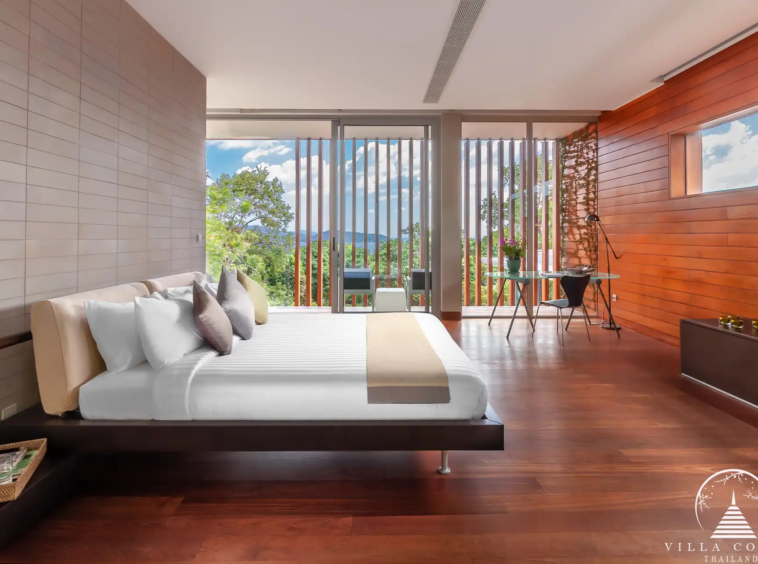 Spacious bedroom in Villa Mayavee with ocean view