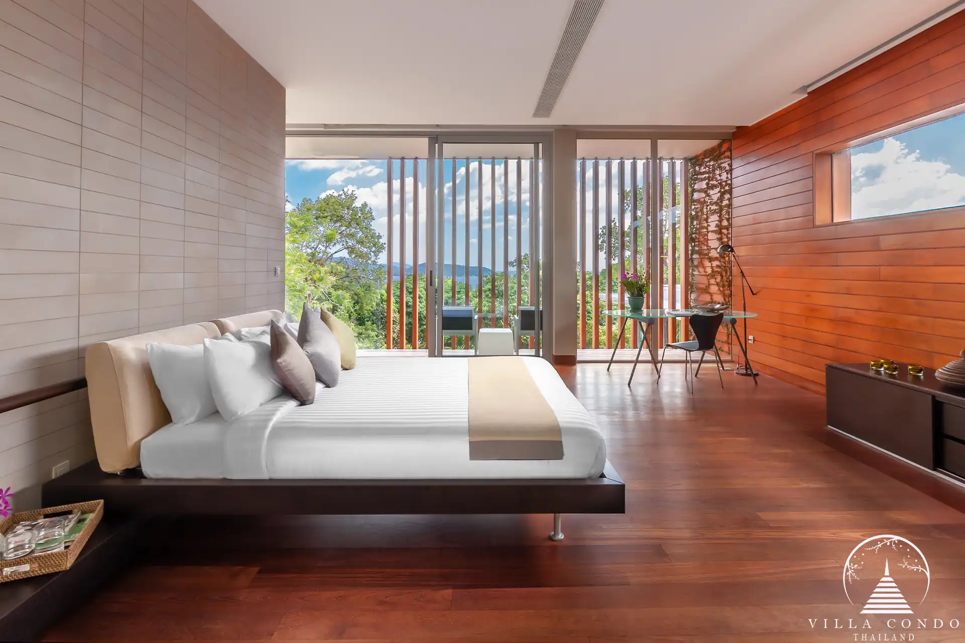 Spacious bedroom in Villa Mayavee with ocean view