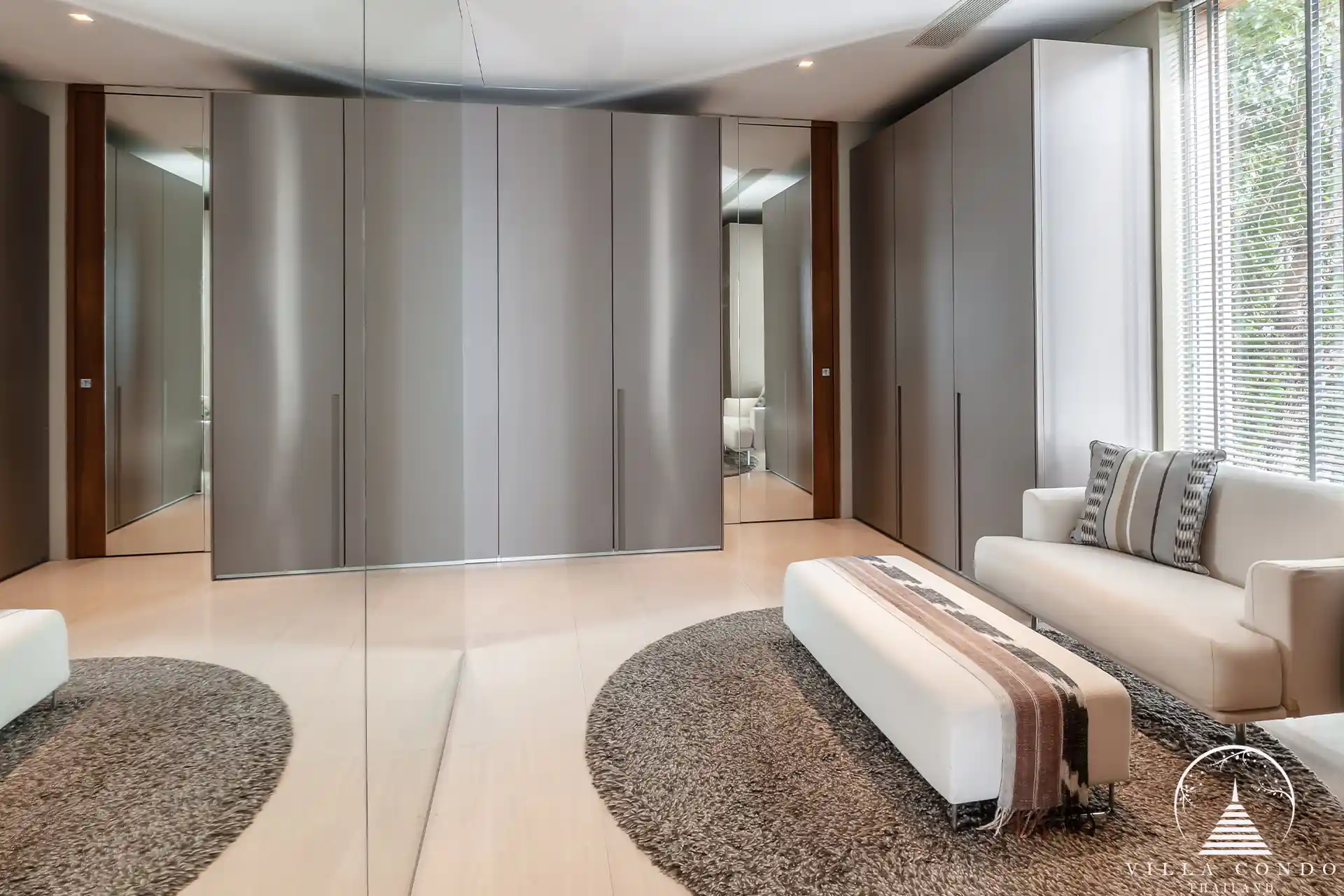Master bedroom in Villa Mayavee with private pool access