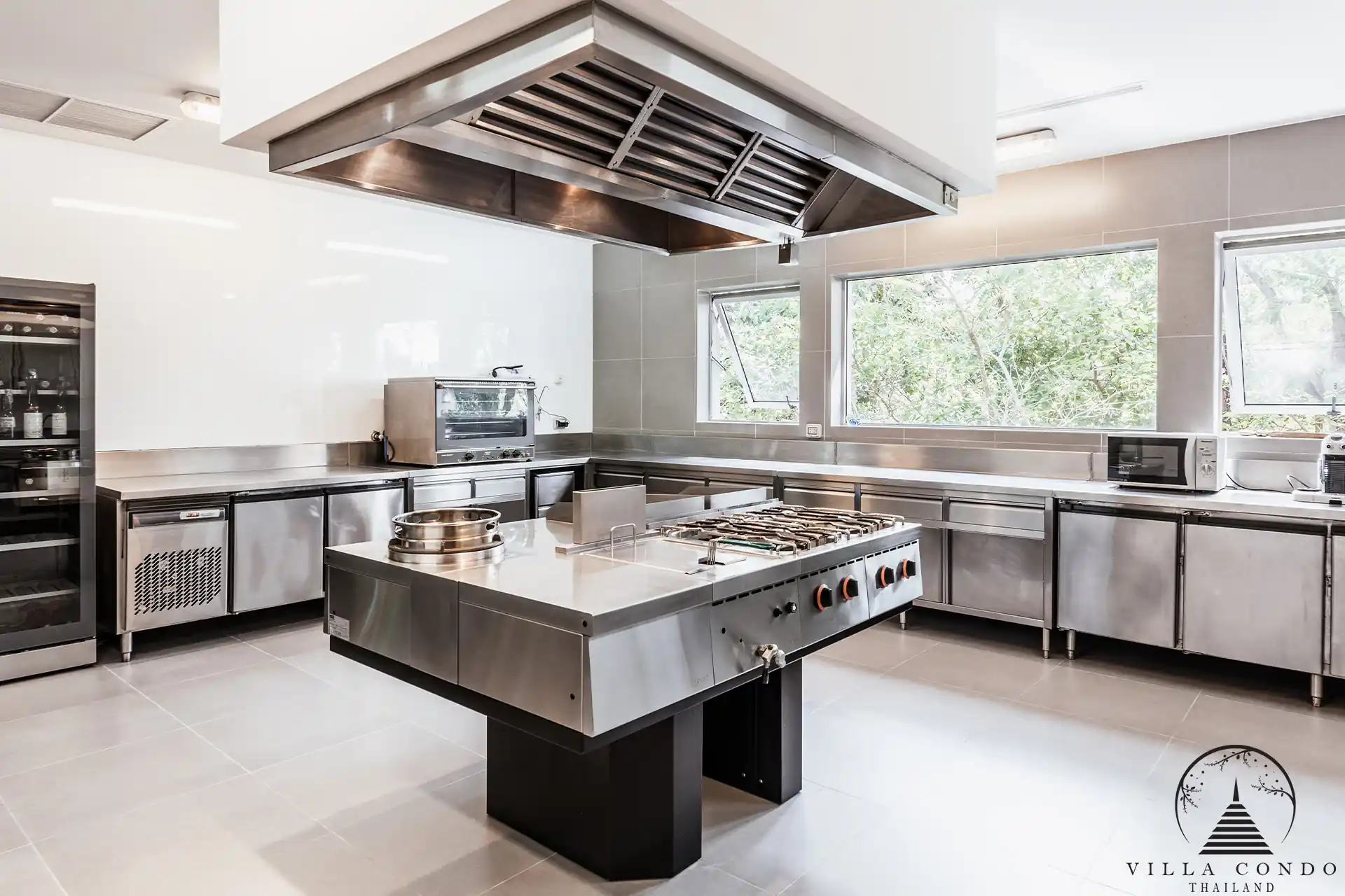 Modern kitchen in Villa Mayavee with high-end appliances