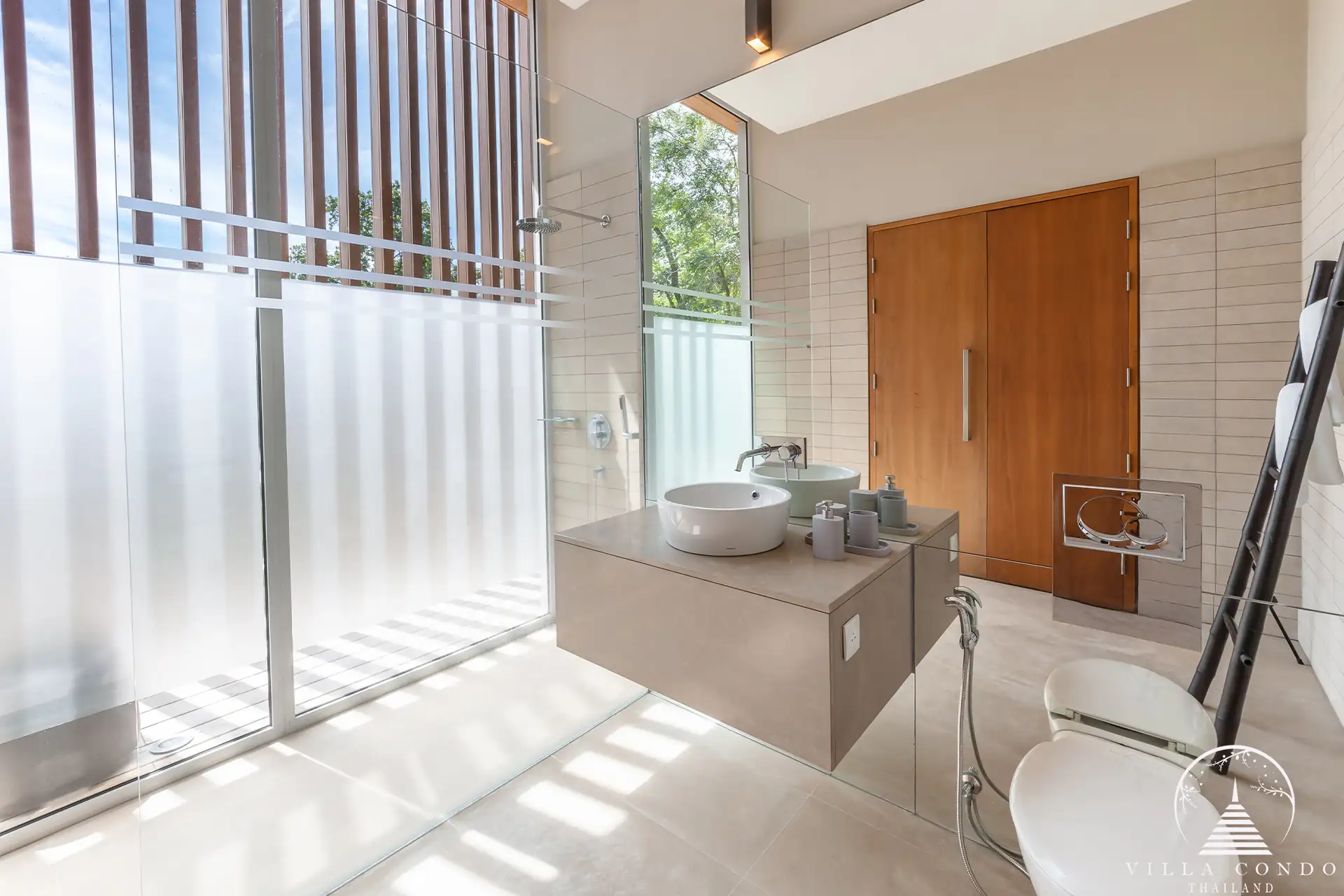 Elegant bathroom in Villa Mayavee with modern amenities