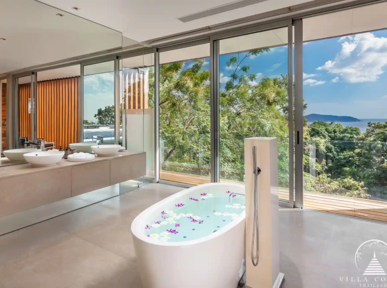 Luxurious master bathroom in Villa Mayavee with ocean view