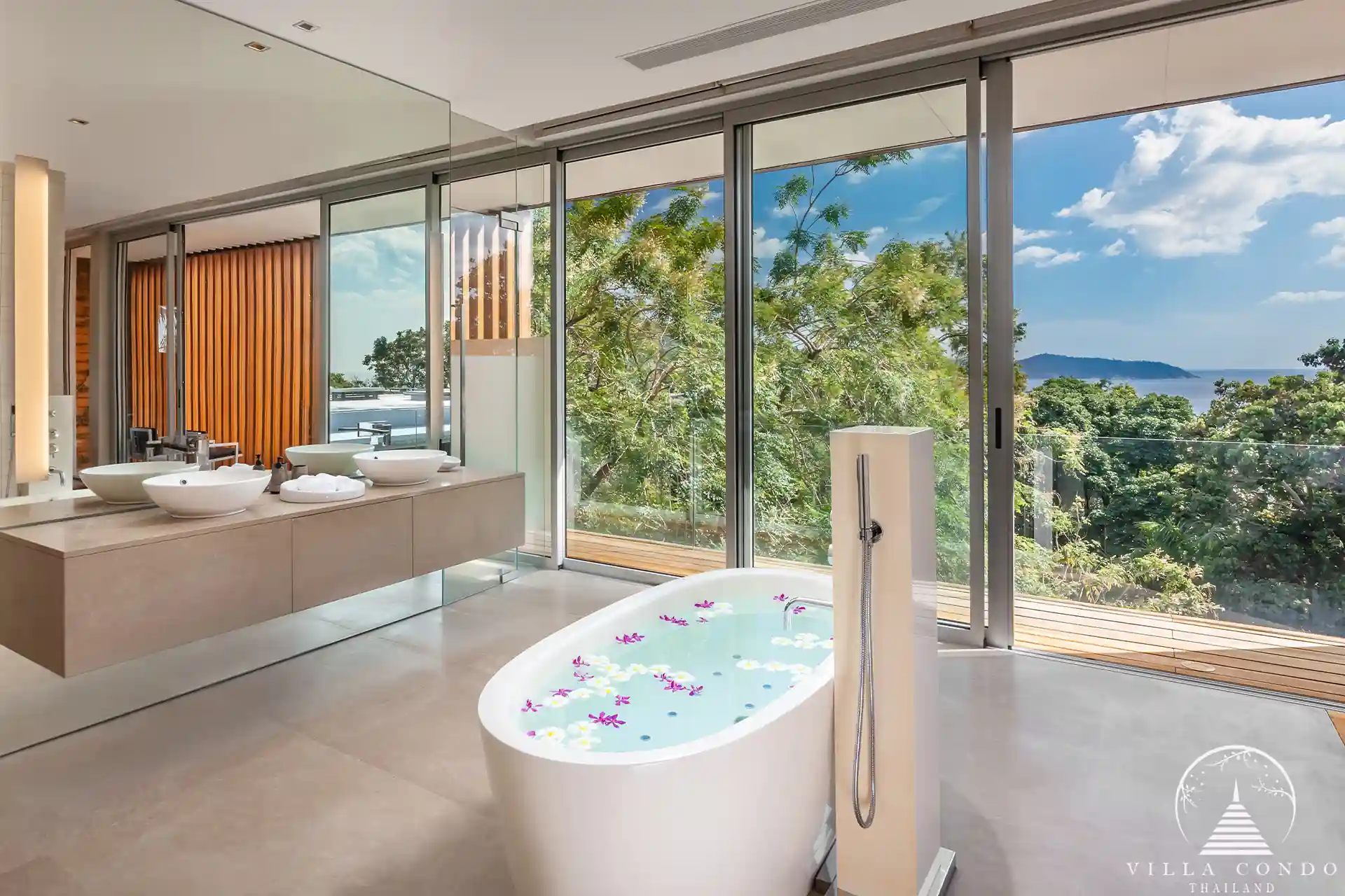 Luxurious master bathroom in Villa Mayavee with ocean view