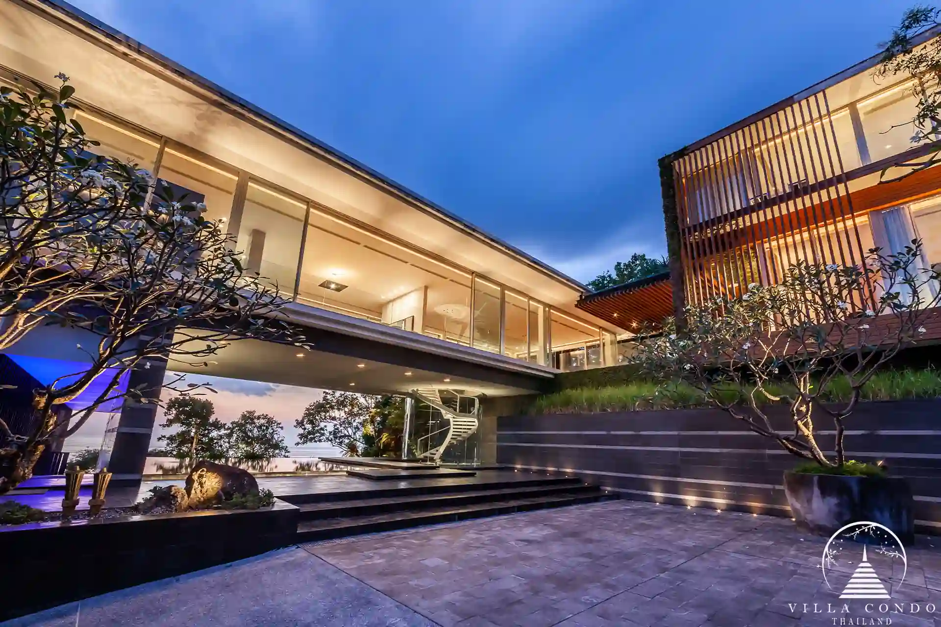 Grand entrance of Villa Mayavee with water feature
