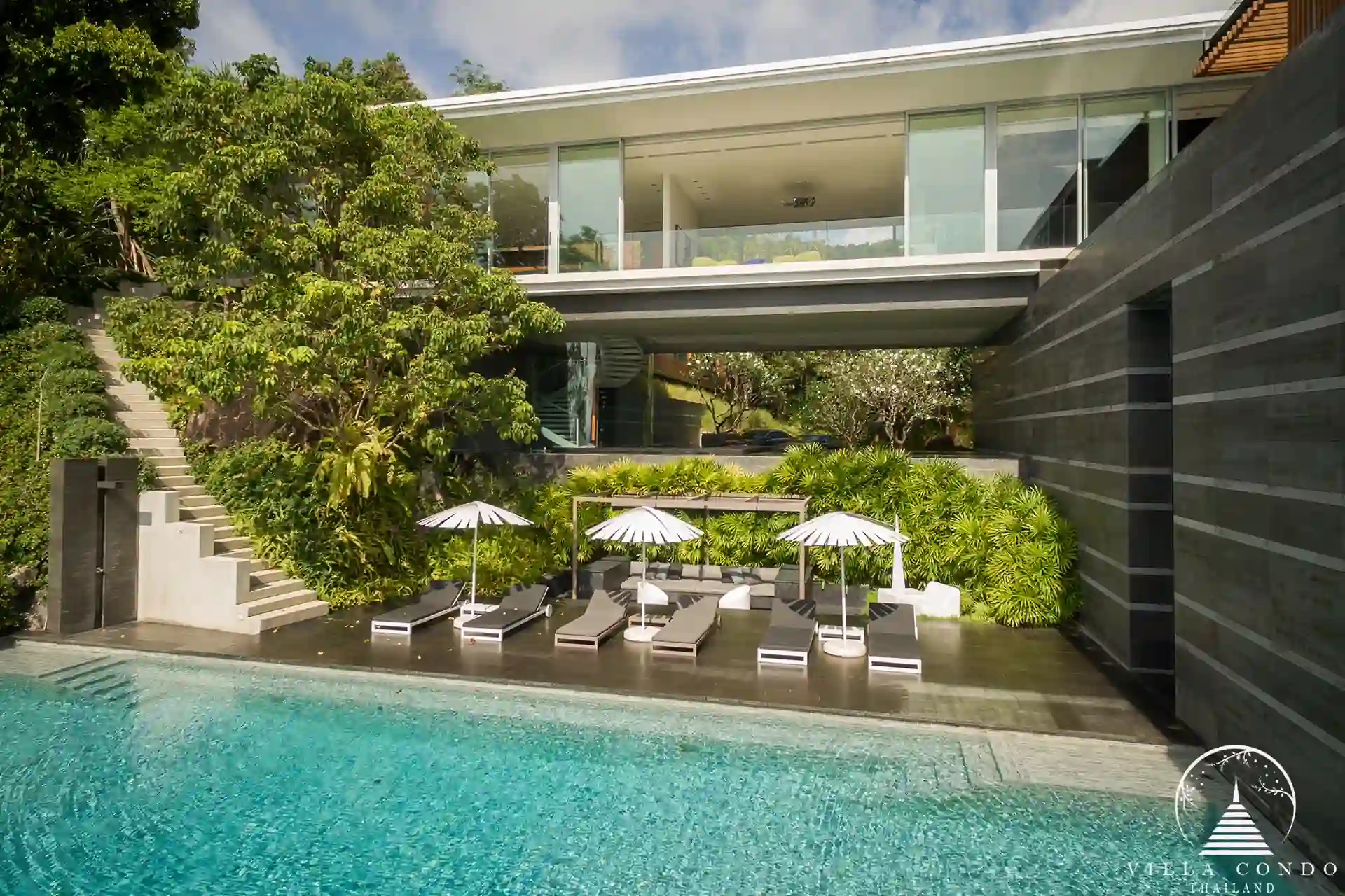 Lush garden area surrounding Villa Mayavee