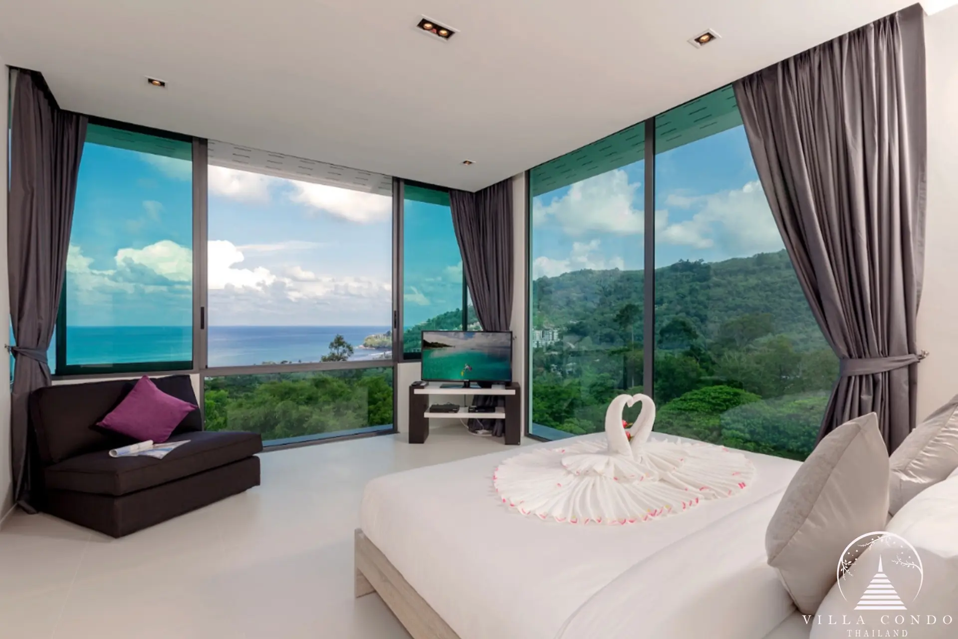 Villa Rockstar Kalim Phuket master bedroom