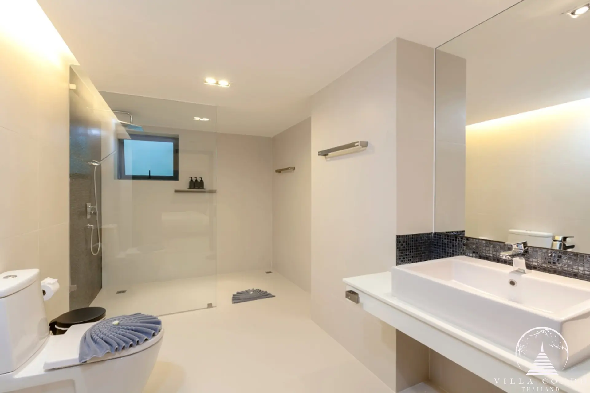 Villa Rockstar Kalim Phuket elegant bathroom