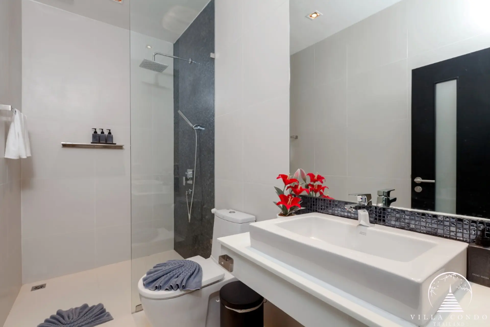 Villa Rockstar Kalim Phuket elegant bathroom