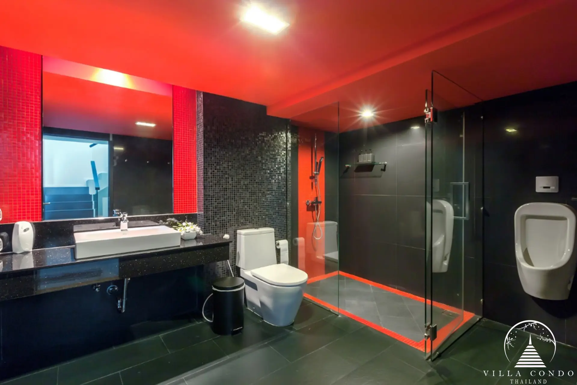 Villa Rockstar Kalim Phuket master bathroom