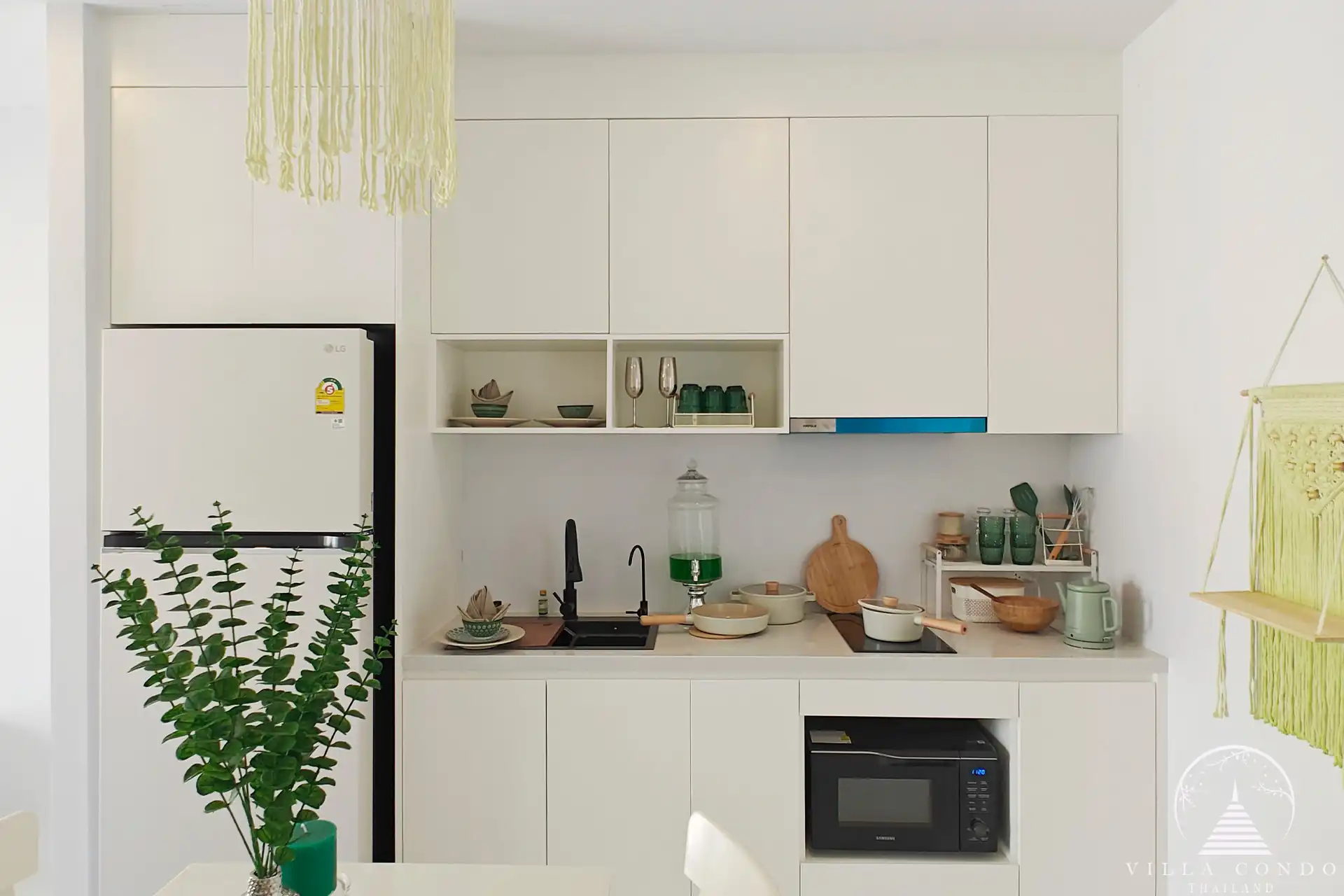 Fully-equipped kitchen in Tyssen Yamu villa.