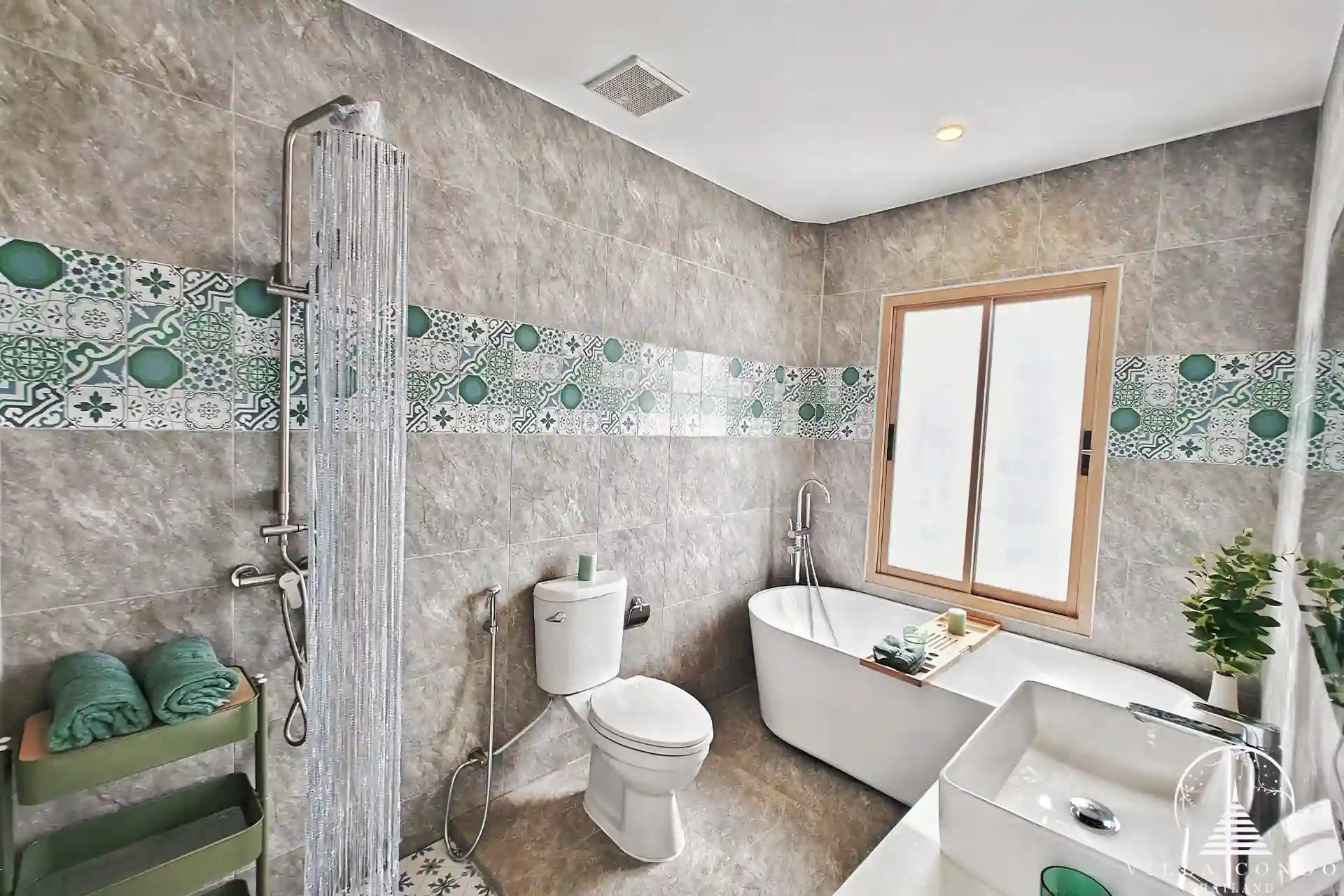 Contemporary master bathroom with elegant fixtures at Tyssen Yamu