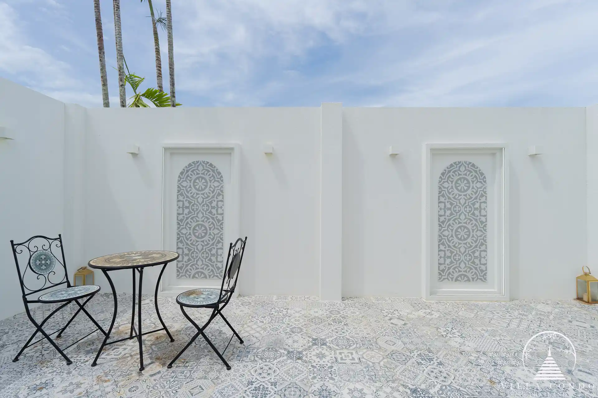 Cozy outdoor coffee seating area at Tyssen Yamu