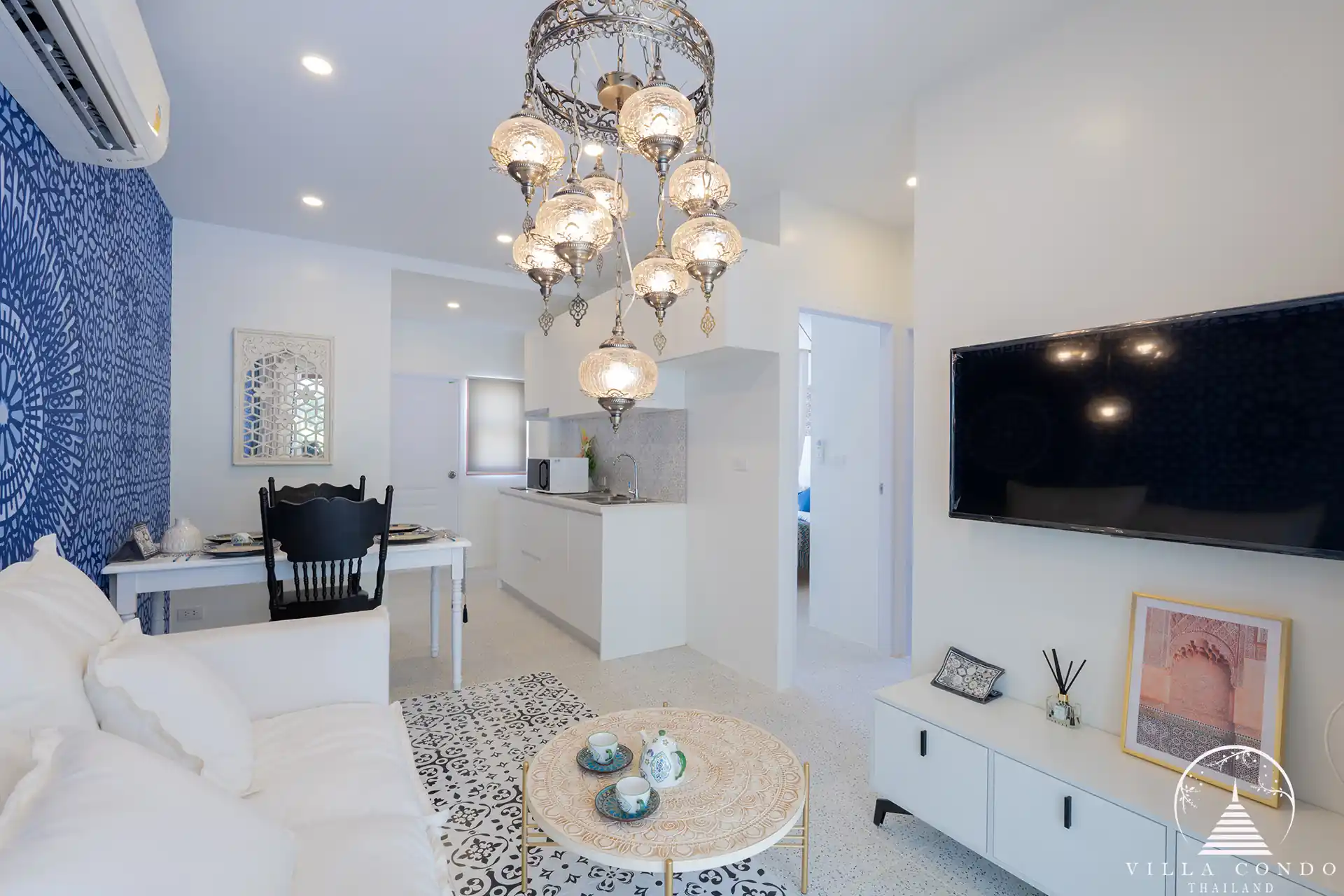 Spacious living area with modern design at Tyssen Yamu