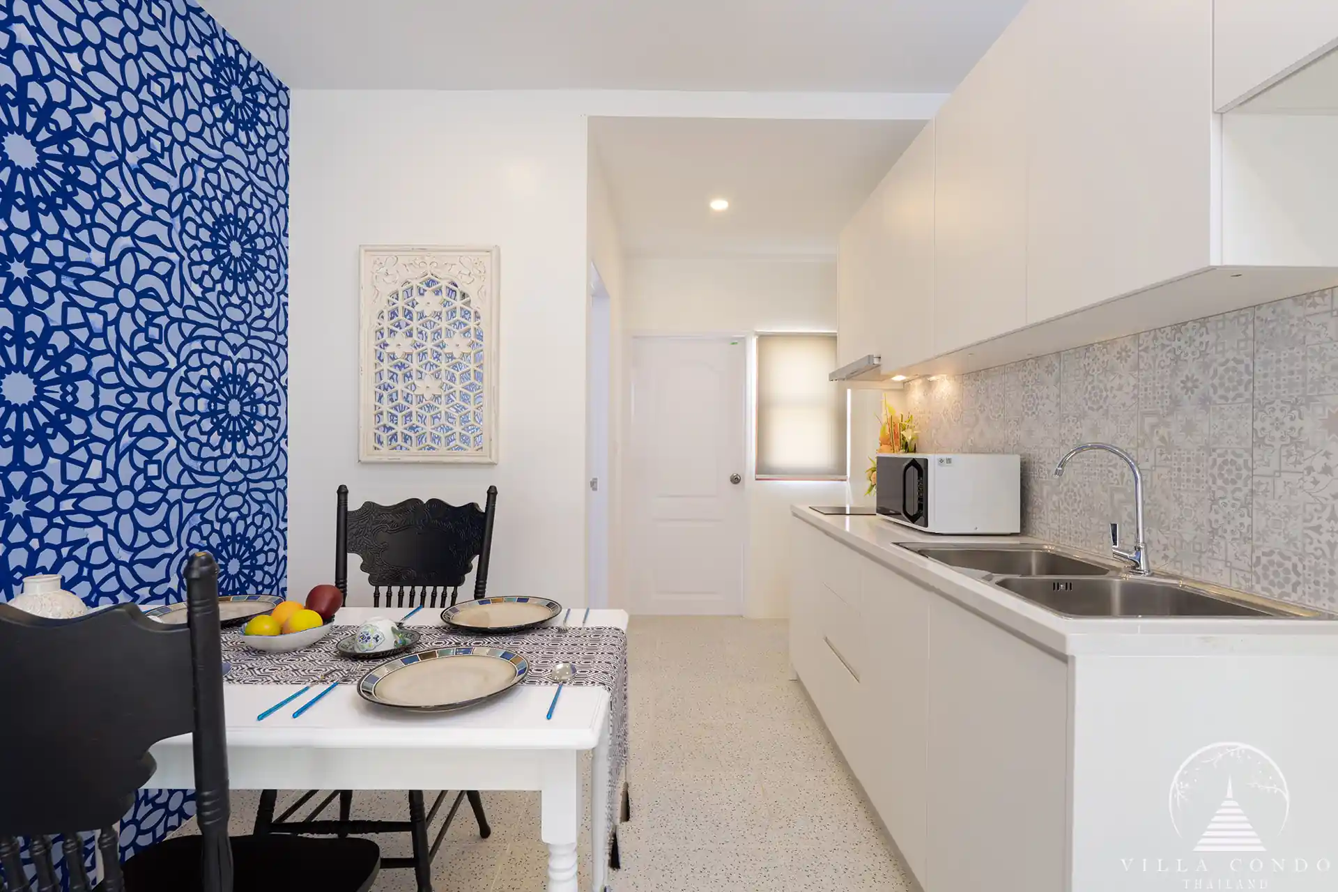 Spacious living area with modern design at Tyssen Yamu