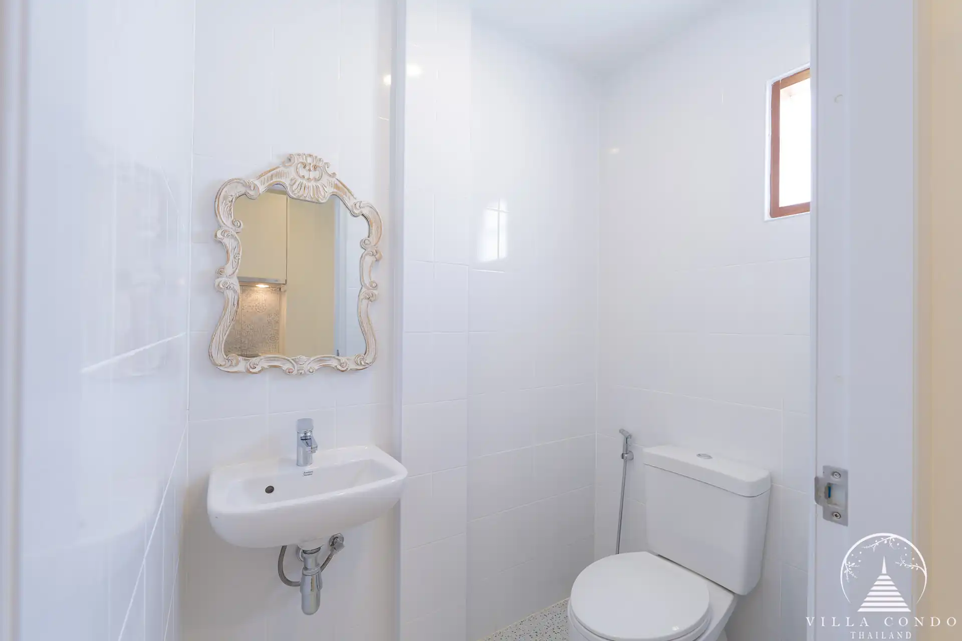 Luxurious bathroom in Tyssen Yamu villa with modern amenities.