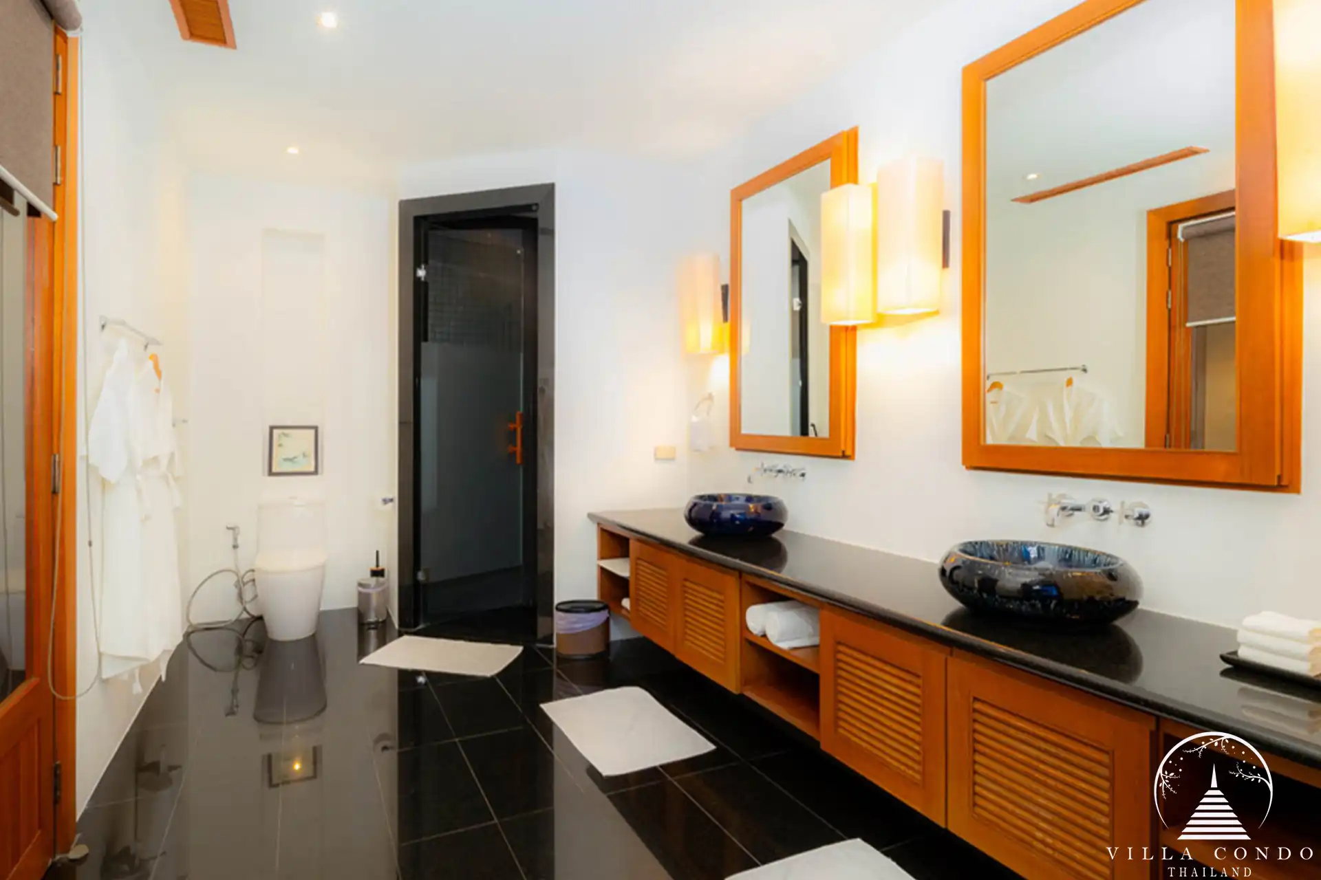 Modern second bathroom at Villa Yang Som with premium fixtures and ample lighting