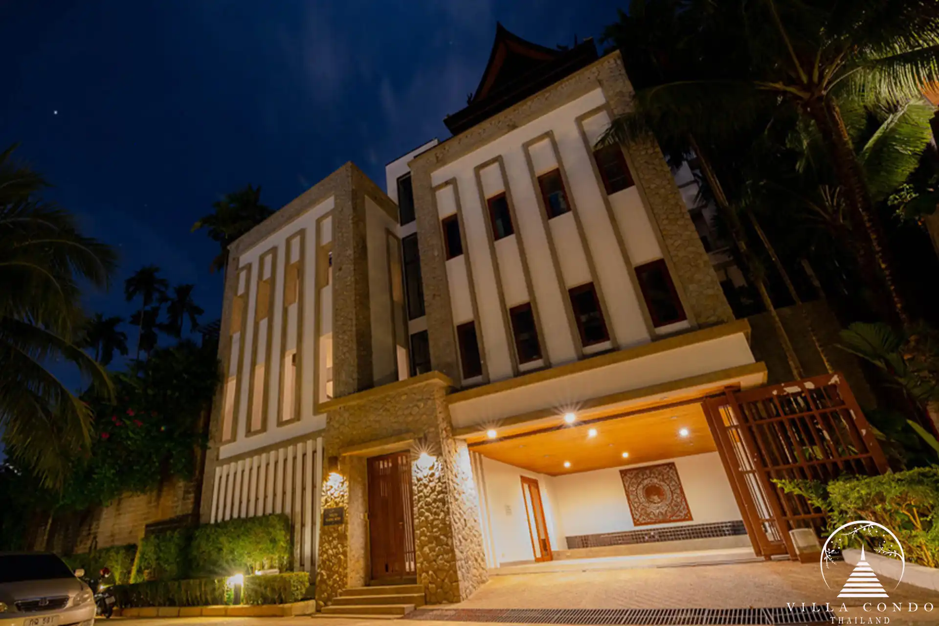 Front view of Villa Yang Som with traditional Thai-style architecture